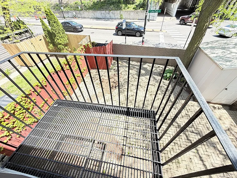 5557 S Harper Ave — Photo 20