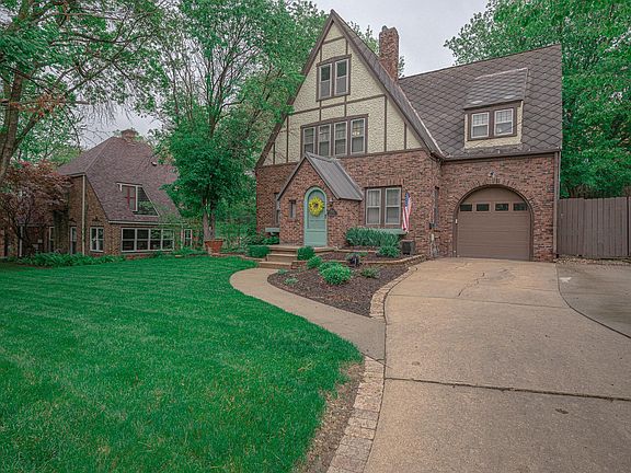 3rd image of 2806 Valley Dr