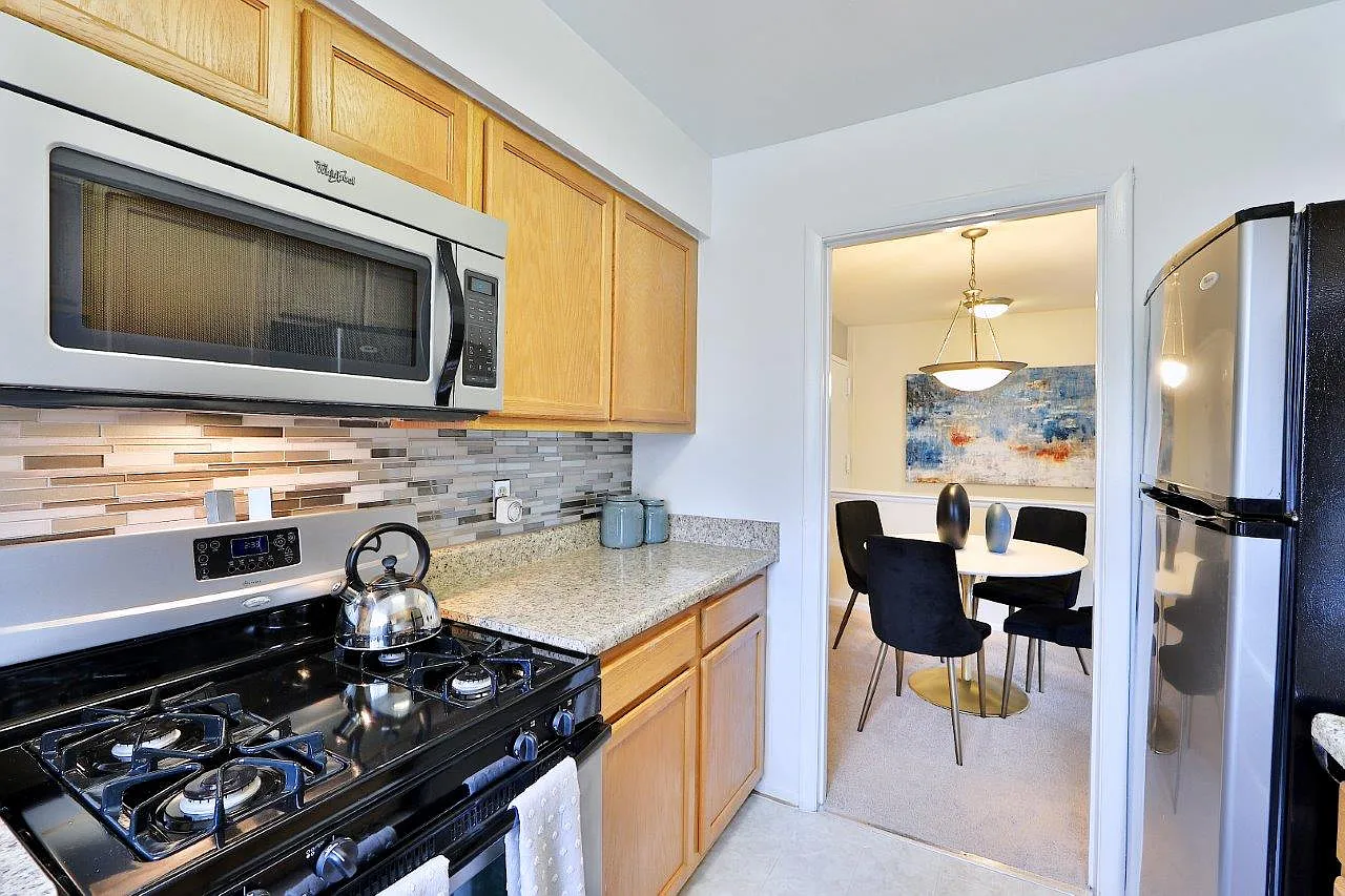 Mount Vernon Square Apartment Homes — Photo 2