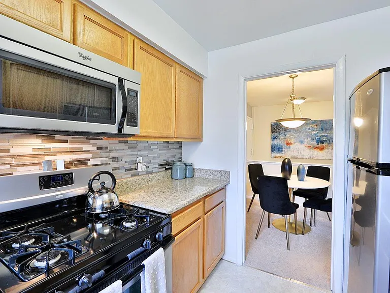 Mount Vernon Square Apartment Homes — Photo 2