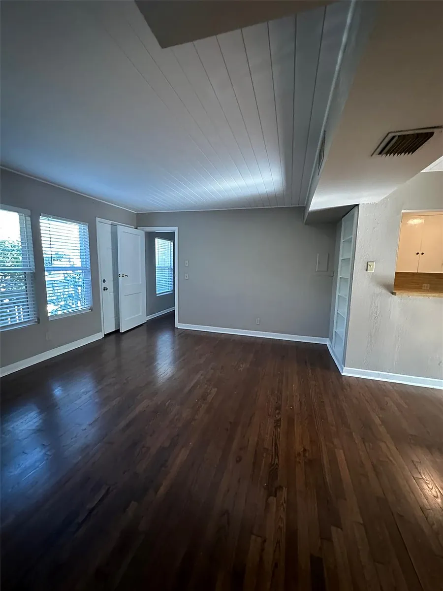 Building Photo - 5216 McCarty Ln W #3