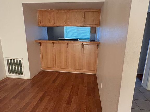 5th image of 11927 1st Ave #2