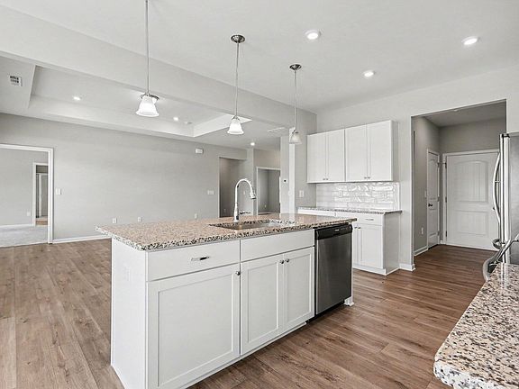 3rd image of 367 Fenella Dr