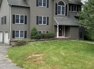 139 Hollyberry Dr, Hopewell Junction, NY 12533