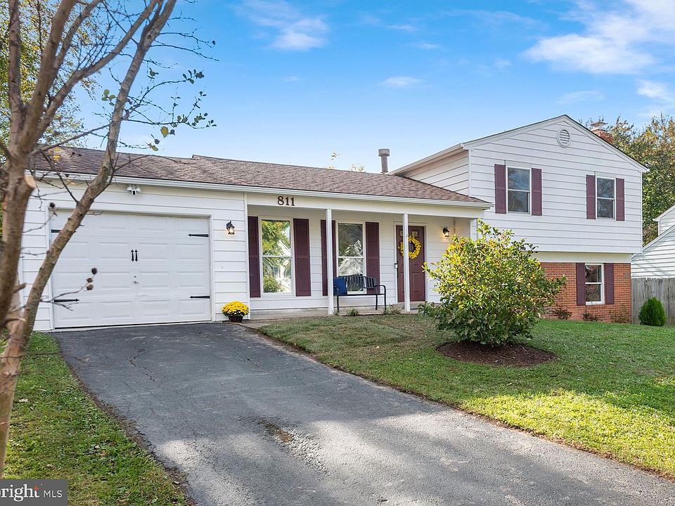1st image of 811 Mosby Hollow Dr