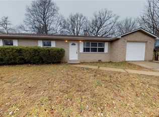 115 S Creston Dr, Belleville, IL