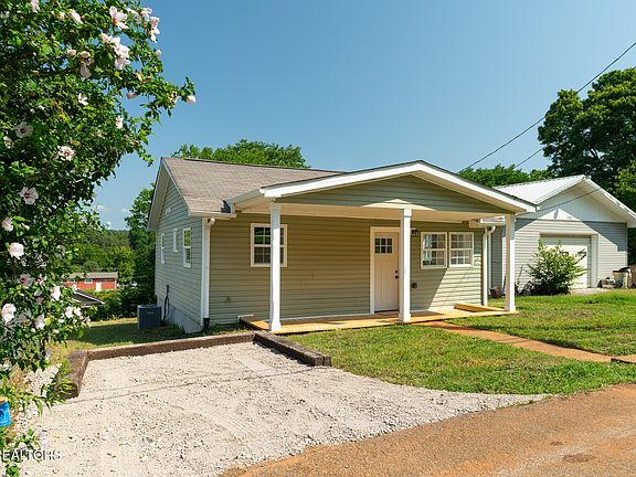 3rd image of 953 Valley Dr