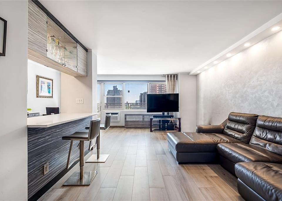 1st image of 2930 W 5th St APT 12C