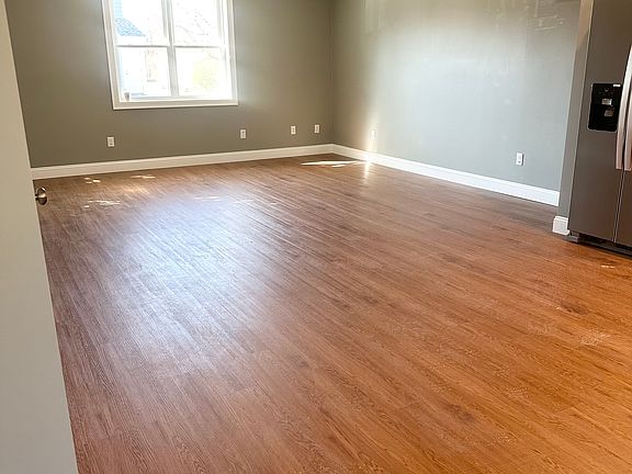 4th image of 158 Park Ave W #6