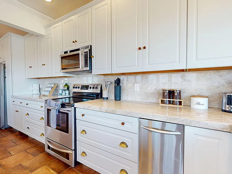750 Dune Rd — Photo 29