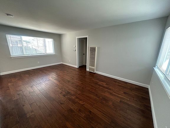 3rd image of 51 Washington St