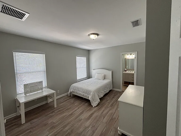 113 Elizabeth Pl — Photo 10