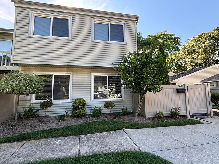 204H Springmeadow Dr — Photo 22