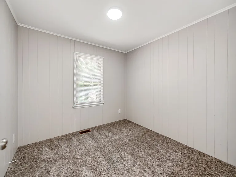 212 E Poplar St — Photo 13