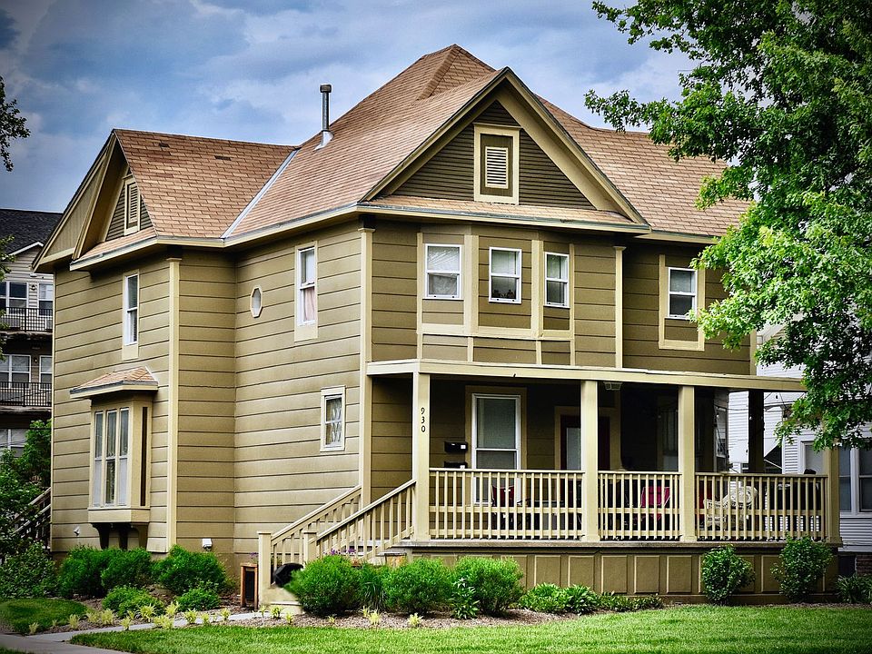 1st image of 930 Laramie St #1W