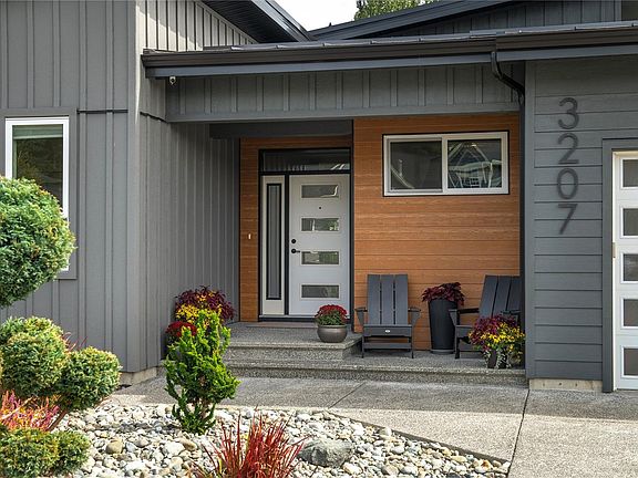 2nd image of 3207 Nathan Pl