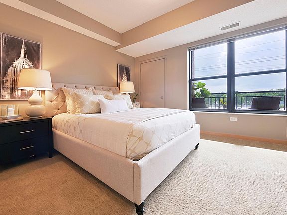 3rd image of 3625 E 43rd St #1658829