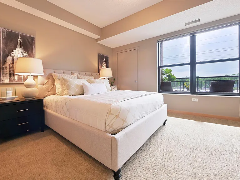 1K (one bedroom + den) Bedroom