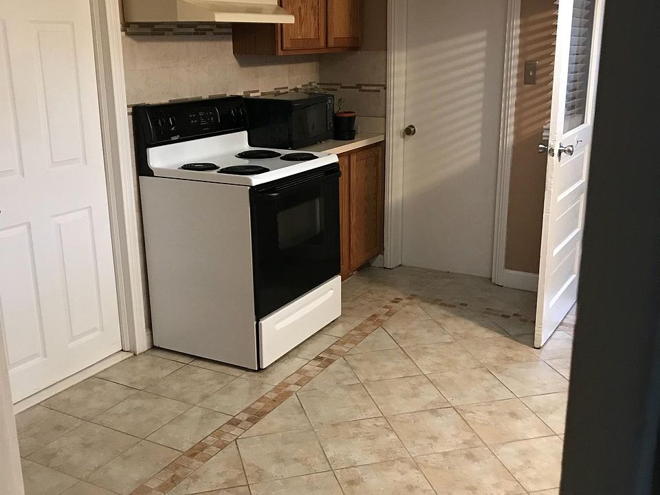 1st image of 412 W Ann Arbor Trl APT 1