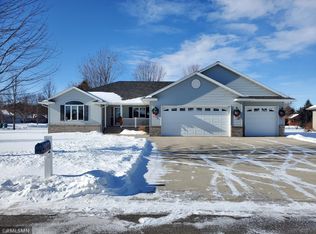 711 Maplewood Ave, Litchfield, MN 55355