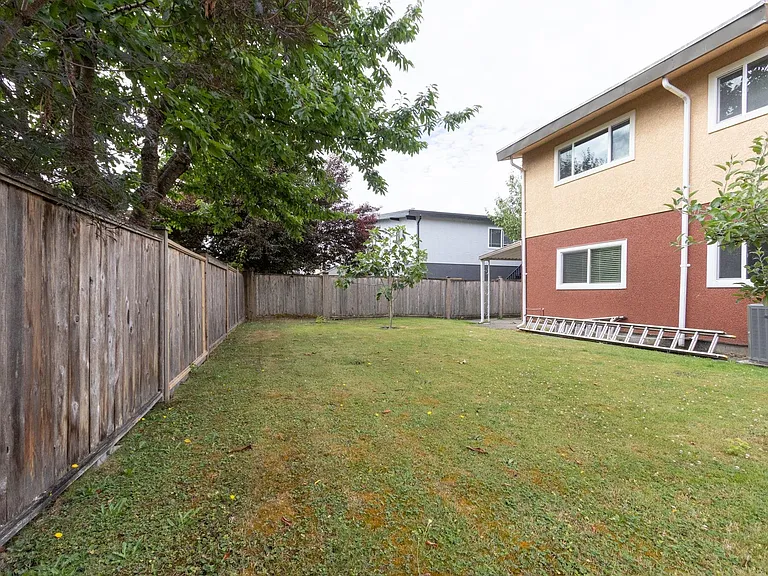 10620 Seaham Cres — Photo 40
