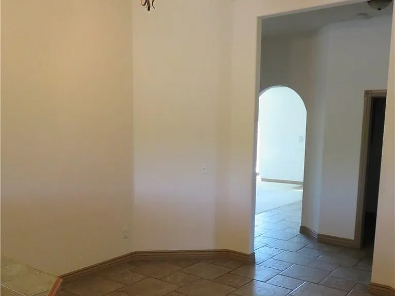 1801 Mead Ln — Photo 2