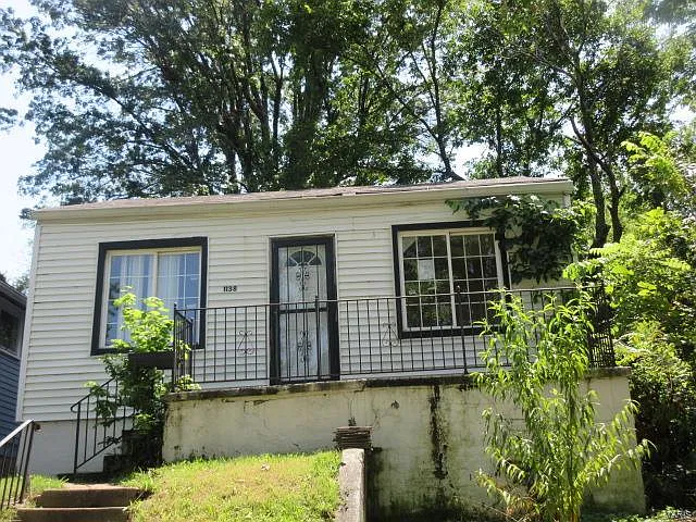1138 Howell St photo 1