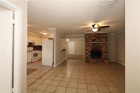 4th image of 1801 Hawthorne Ln