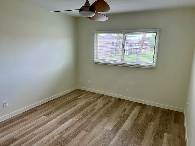 2810 E Clarendon Ave — Photo 16