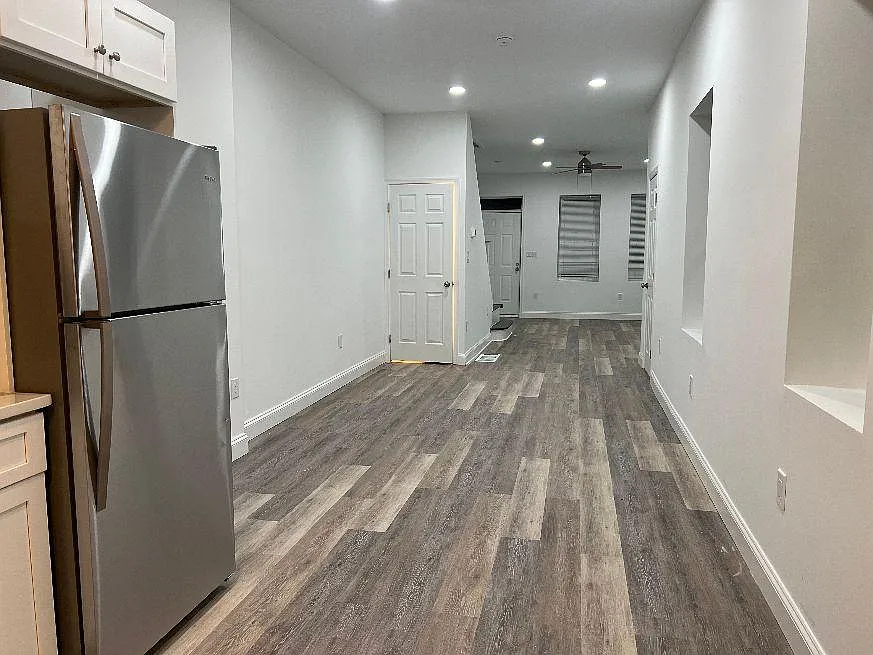 3 bed, 1.5 bath, 1290 sqft, $1,895 — Photo 2