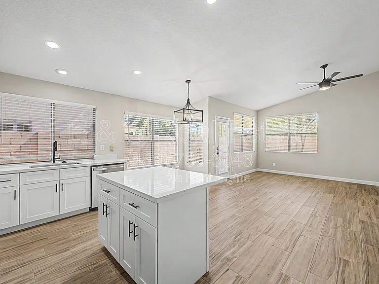 3015 S Woodruff — Photo 10