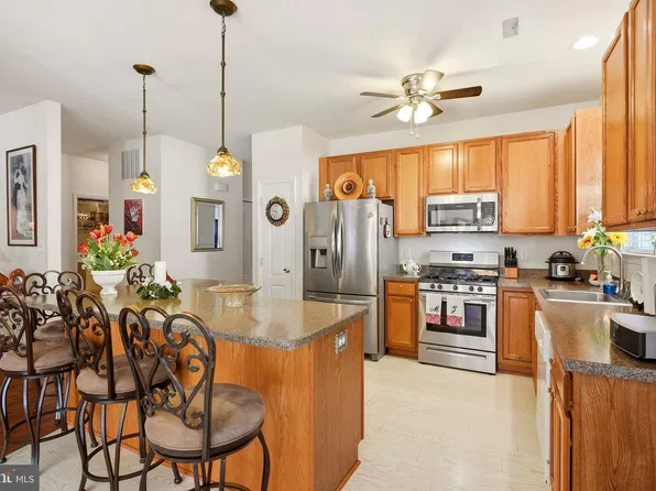 10 June Ann Dr, Clayton, NJ 08312