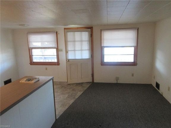 5th image of 905 Logan Ave NW