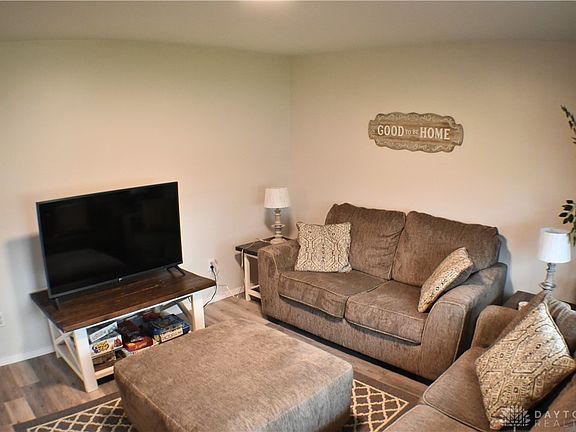 5th image of 981 Stonyridge Ave