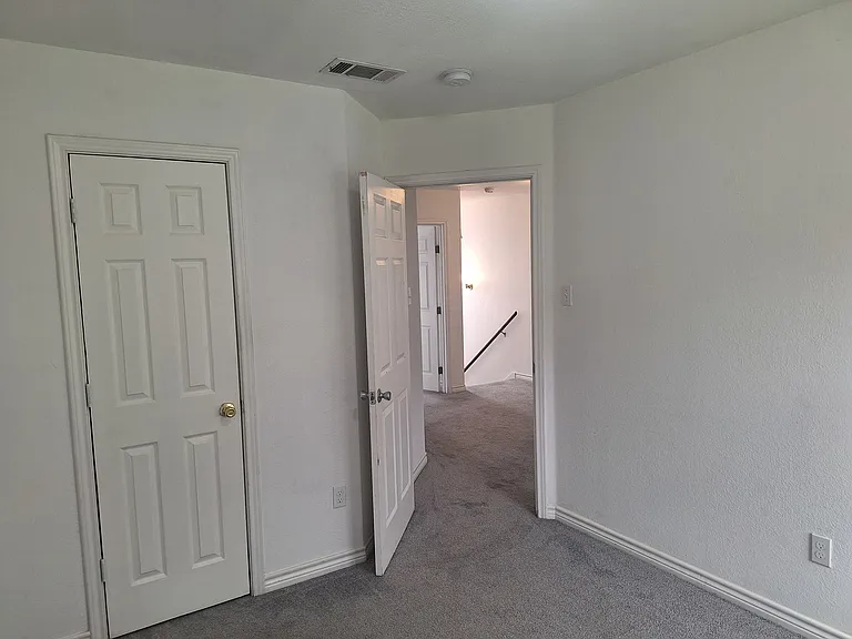 2621 Lee Ave — Photo 21