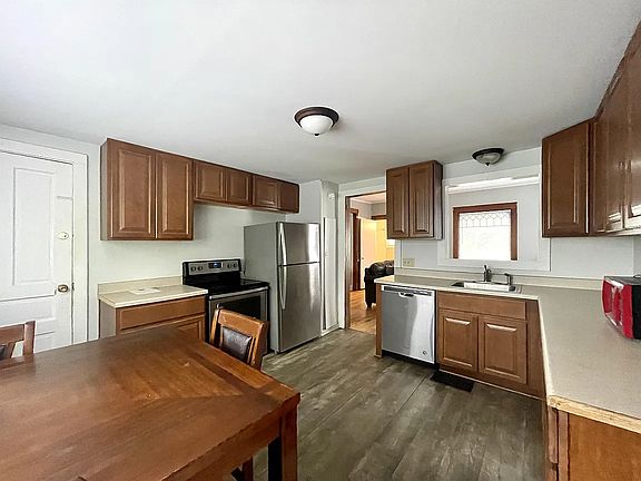 3rd image of 22 Frank St #1