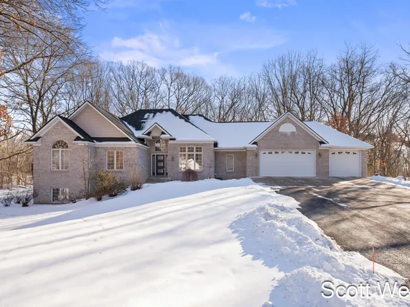 1966 Woodrun Dr SE, Lowell, MI 49331