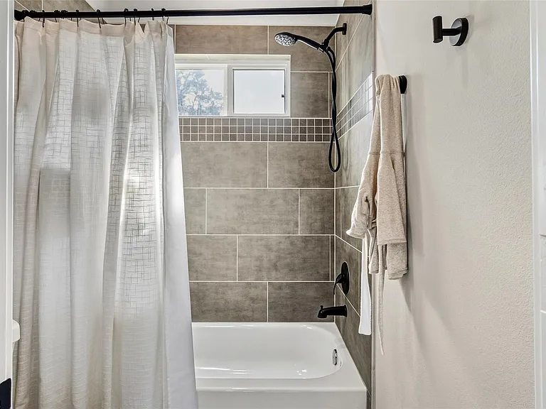 5202 Pinemont Creek Ln — Photo 17
