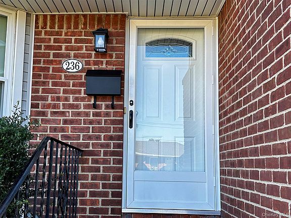 3rd image of 236 Bertram Place
