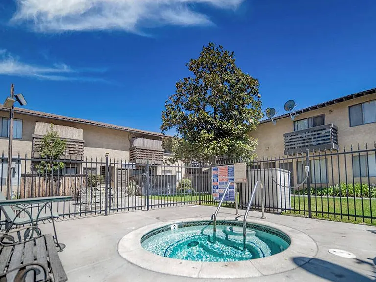 10930 Del Norte St — Photo 4