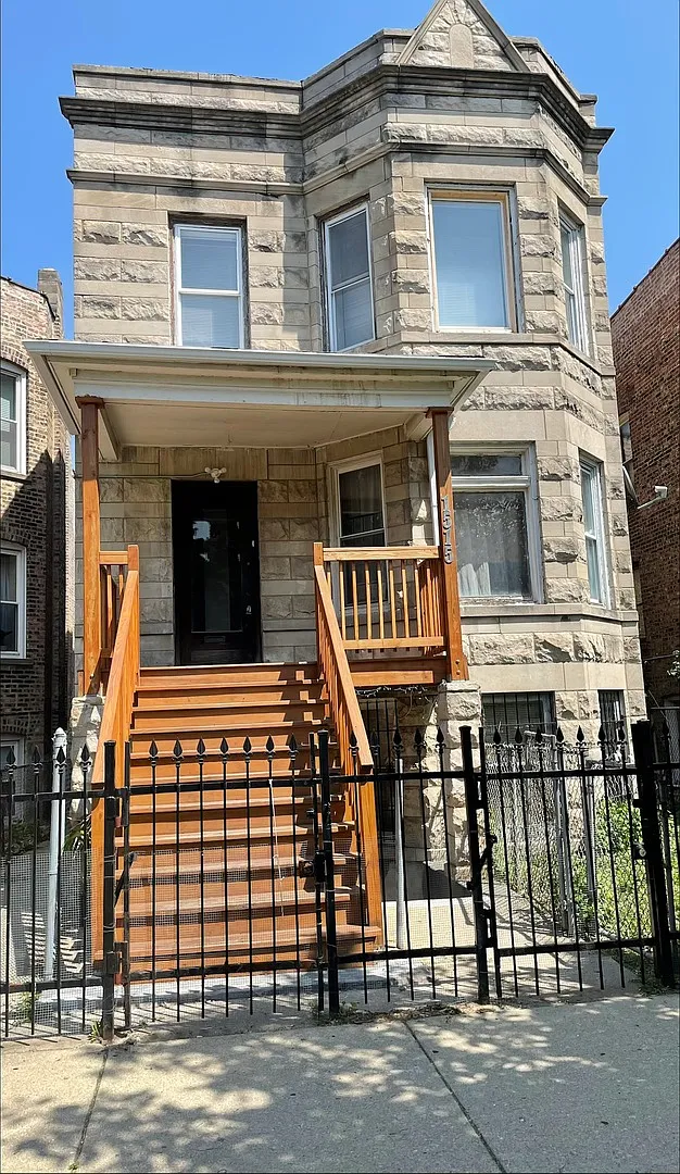 3 bed, $1,800 — Photo 1