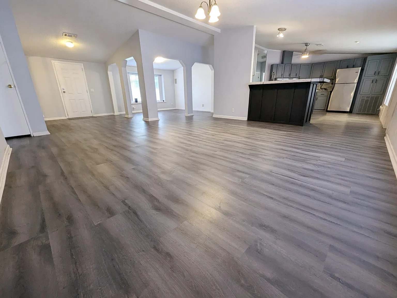 3 bed, 2.5 bath, 2040 sqft, $2,000 — Photo 2