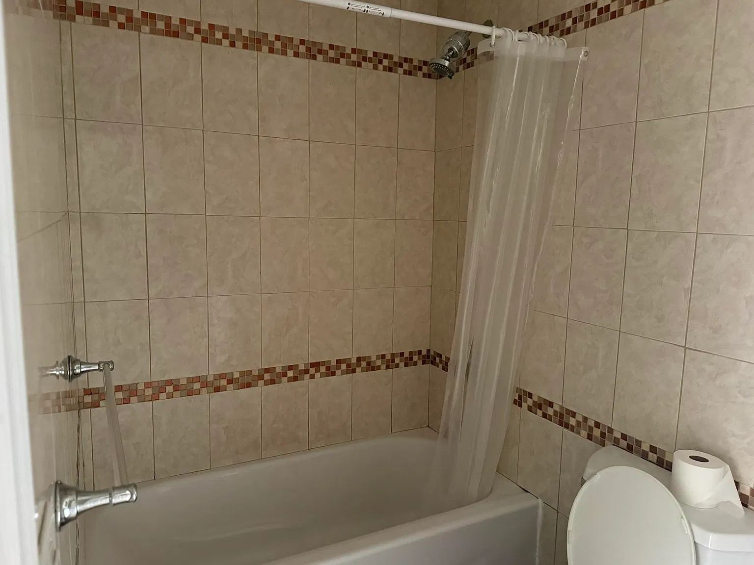 352 Woodlawn Ave — Photo 4