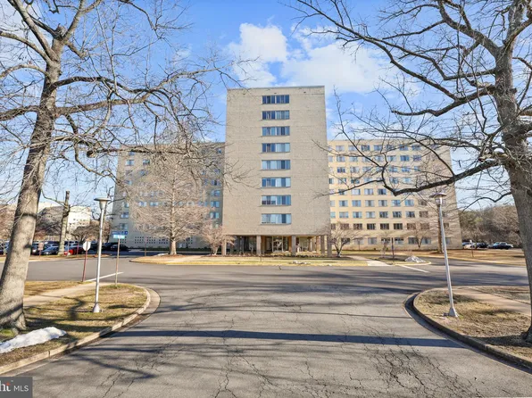 6641 Wakefield Dr APT 206, Alexandria, VA 22307