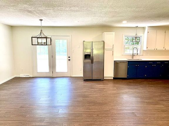 4th image of 733 Catawba Cir N