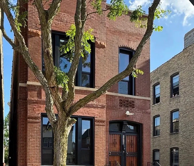 1319 W Erie St #1F — Photo 1