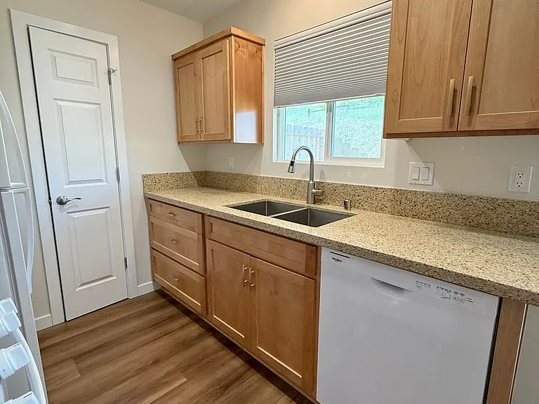 129 Olive St — Photo 8