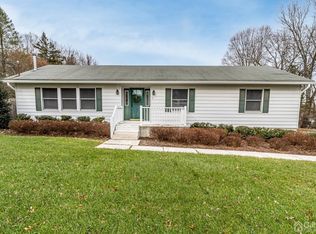 9 Glen Manor Dr, Glen Gardner, NJ 08826