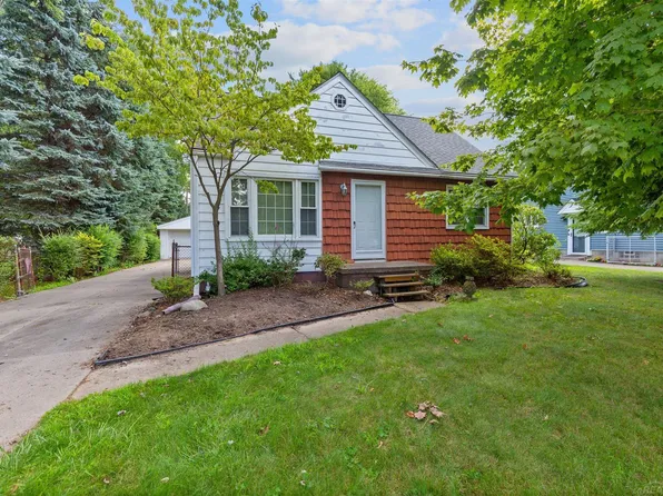 26713 Hickler Ln, Harrison Township, MI 48045