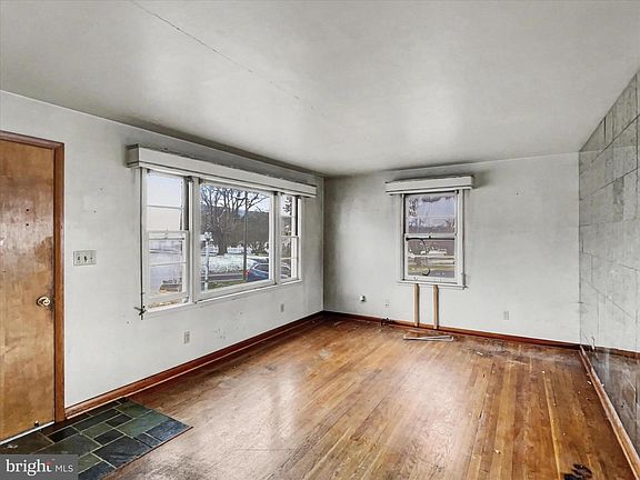 4th image of 12855 Old Forge Rd